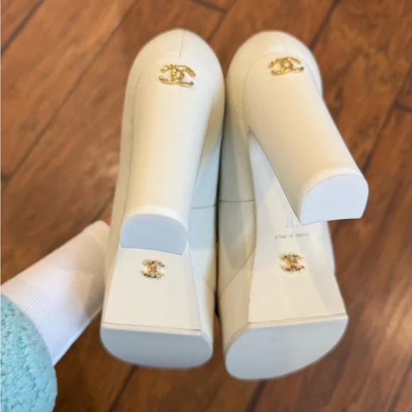 CC Women's Cream and Black Platform Heels - Picture 4 of 9